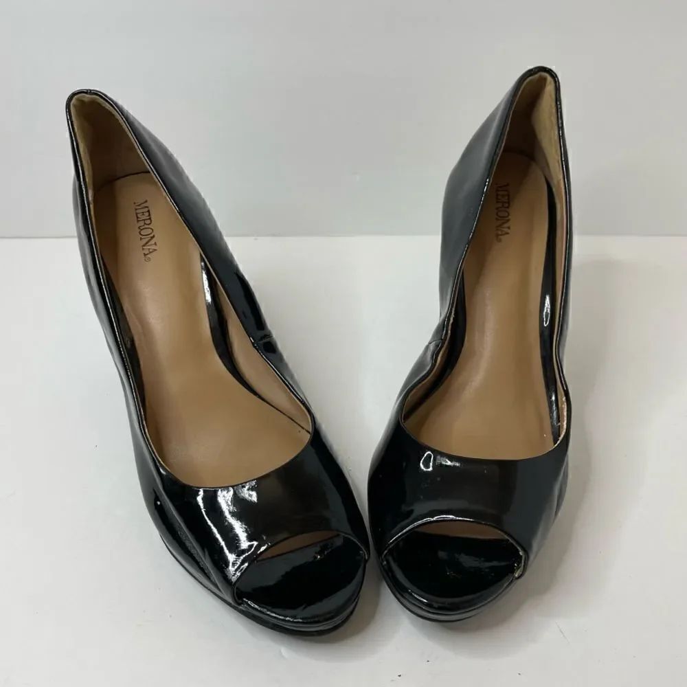 Merona| 8Medium| Patent leather | peep toe| Basic Pump